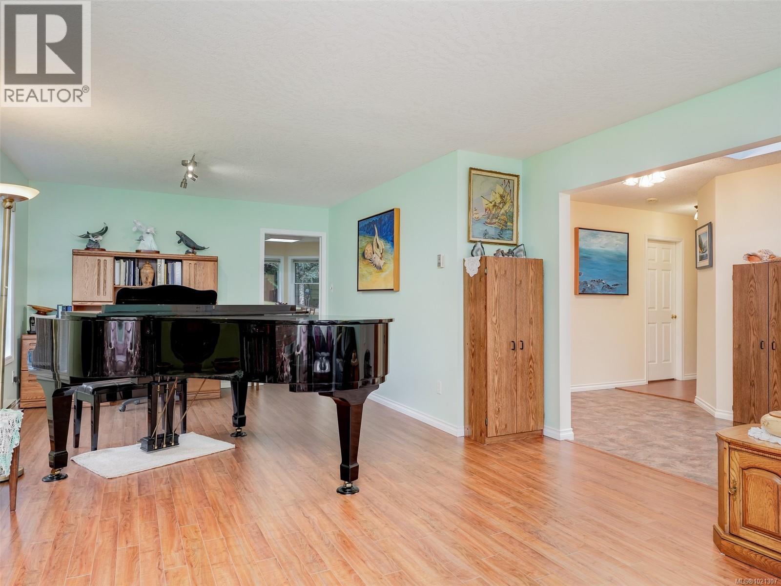  8618 Kingcome Crescent, North Saanich