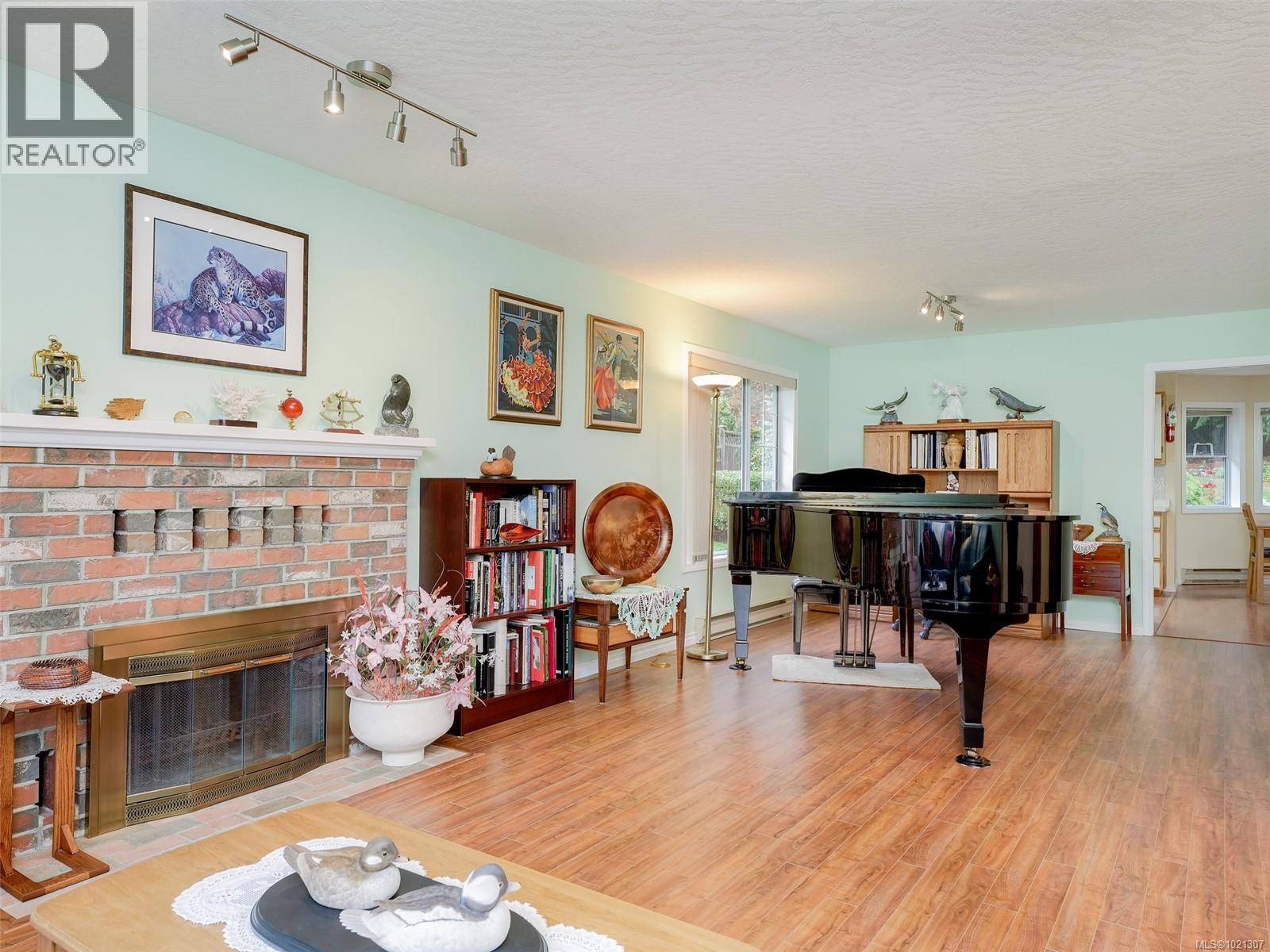  8618 Kingcome Crescent, North Saanich