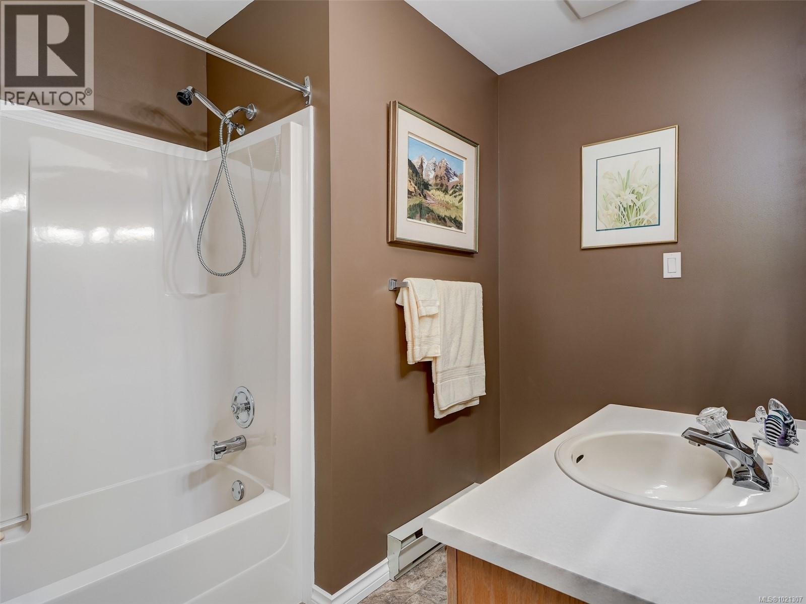  8618 Kingcome Crescent, North Saanich