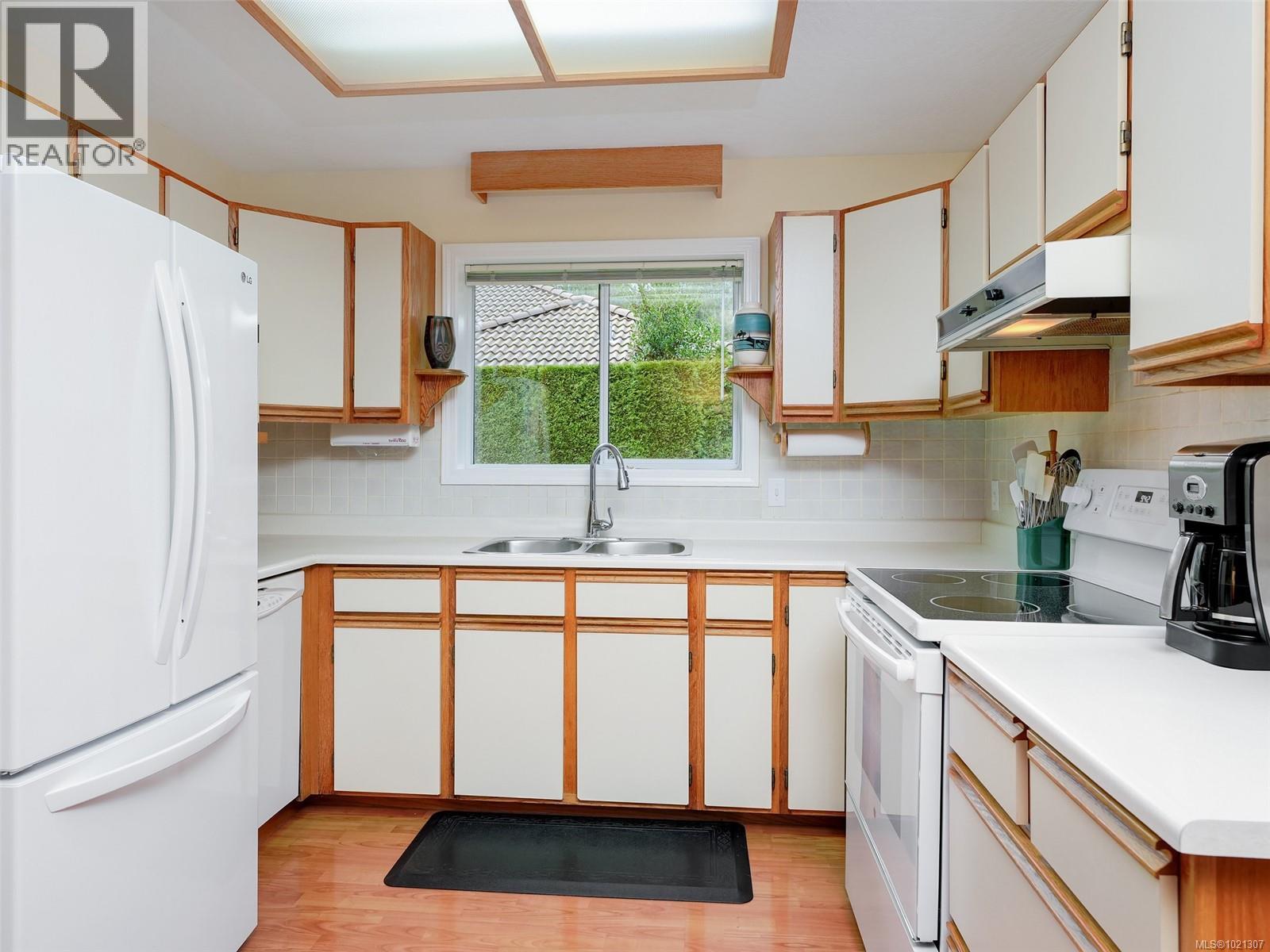  8618 Kingcome Crescent, North Saanich