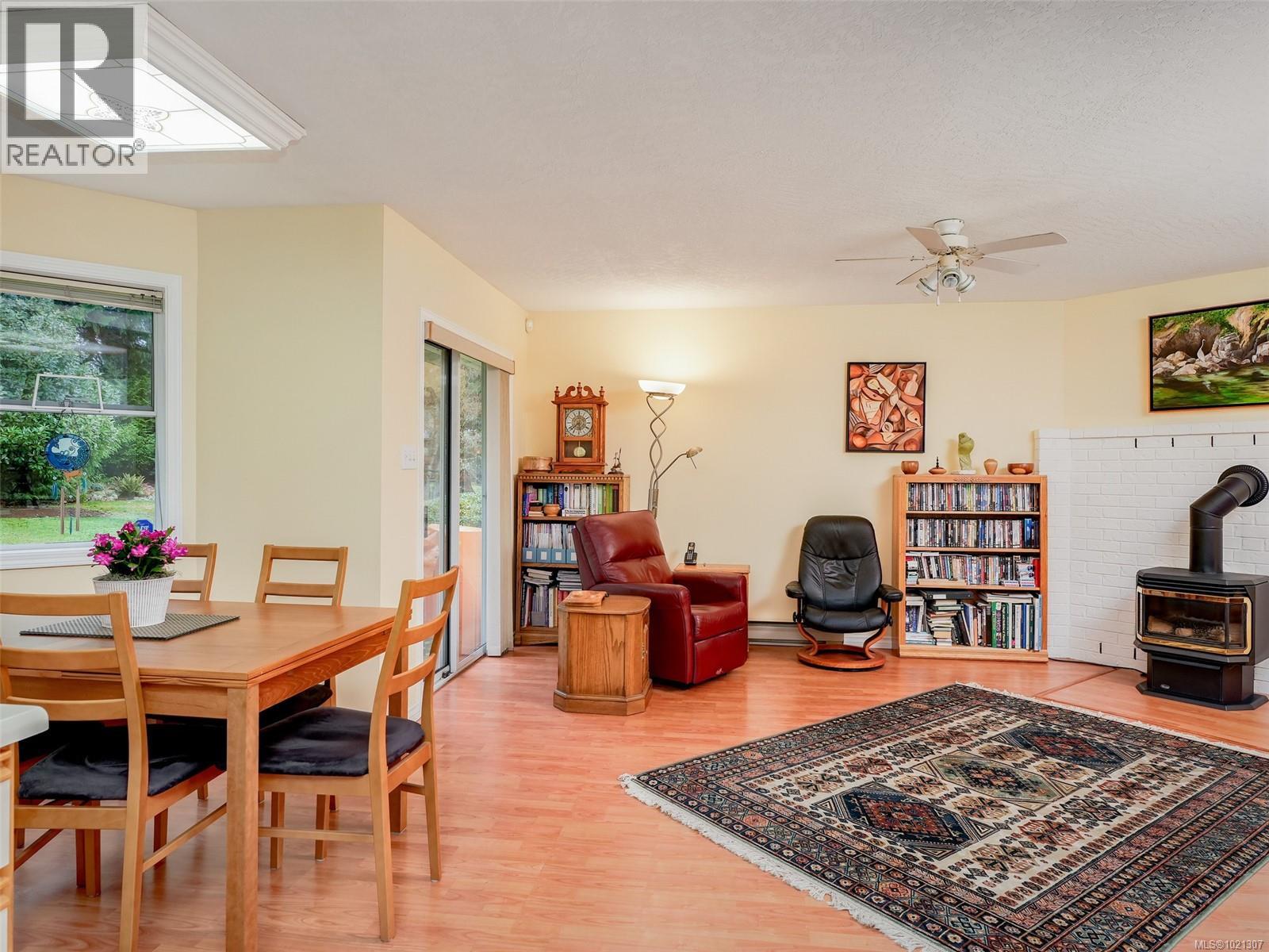  8618 Kingcome Crescent, North Saanich