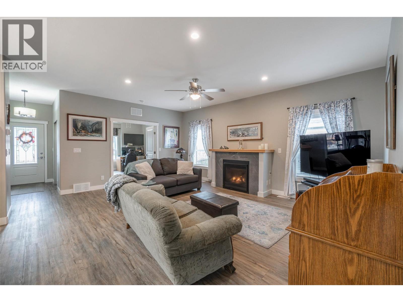 8300 Gallagher Lake Frontage Road Unit# 125, Oliver