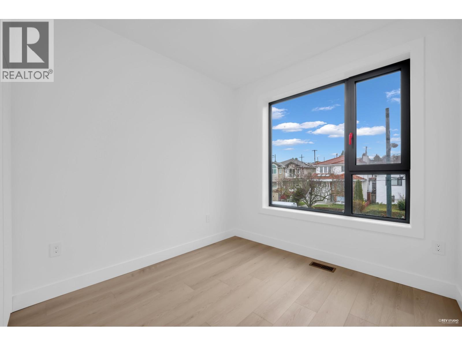 1 262 E 65TH AVENUE, Vancouver