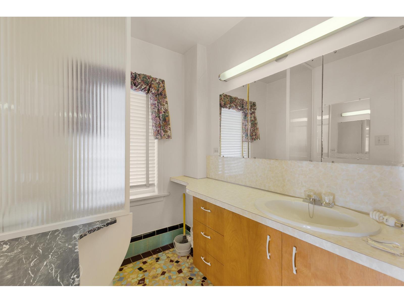 14458 MARINE DRIVE, White Rock