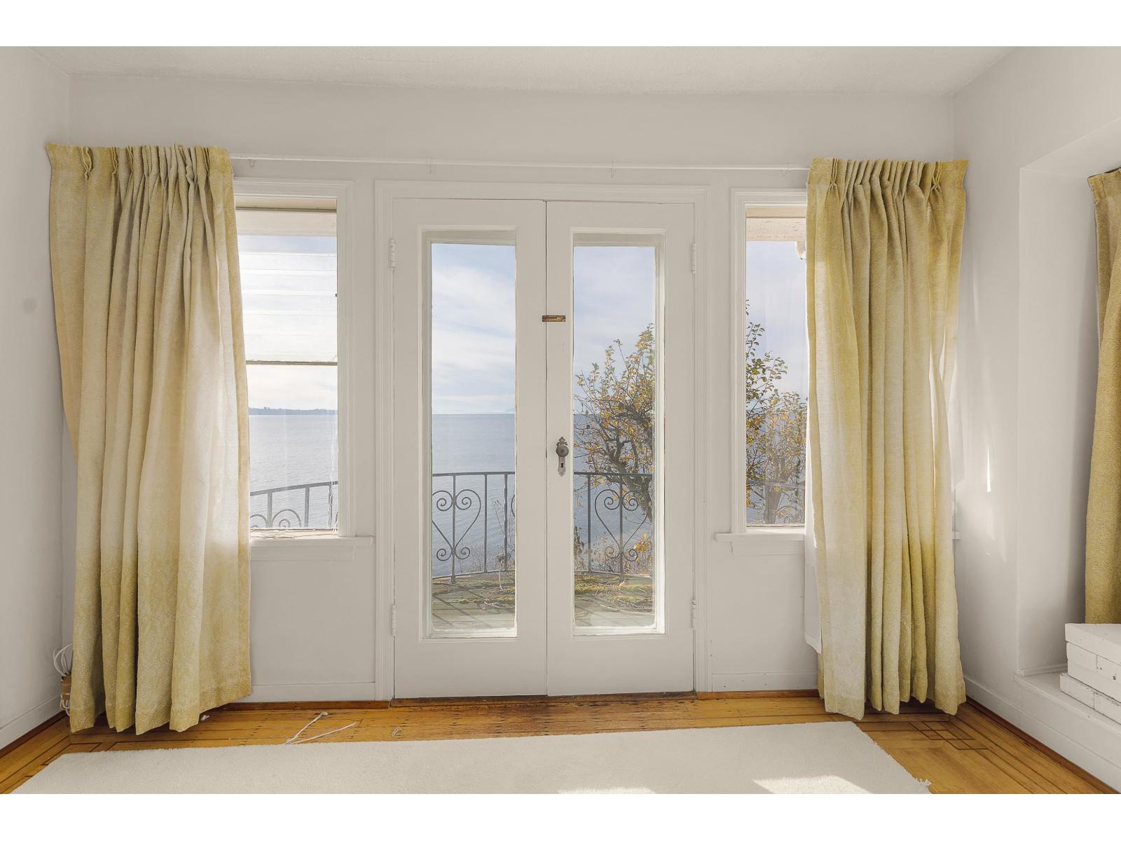 14458 MARINE DRIVE, White Rock