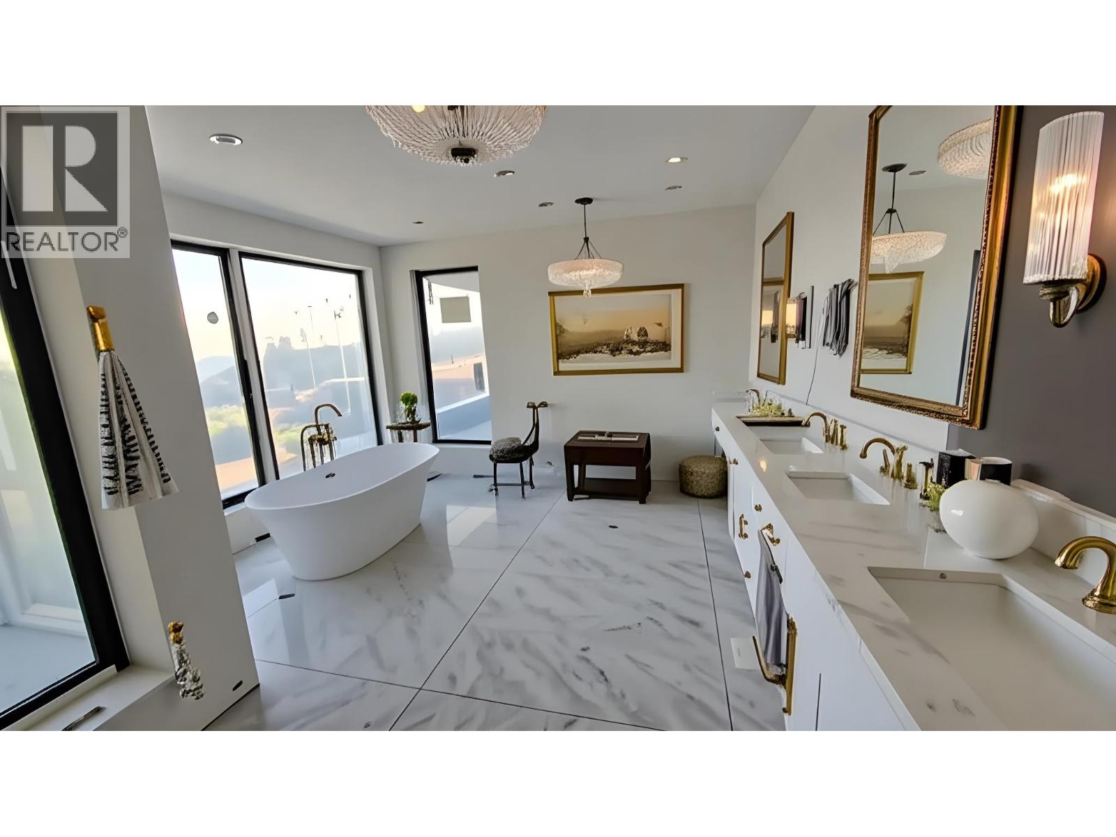 3295 WESTMOUNT ROAD, West Vancouver