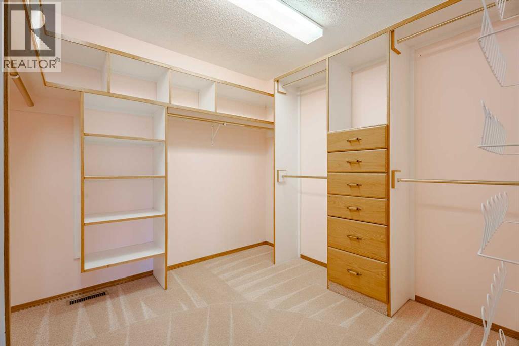 301 Riverview Green, Cochrane