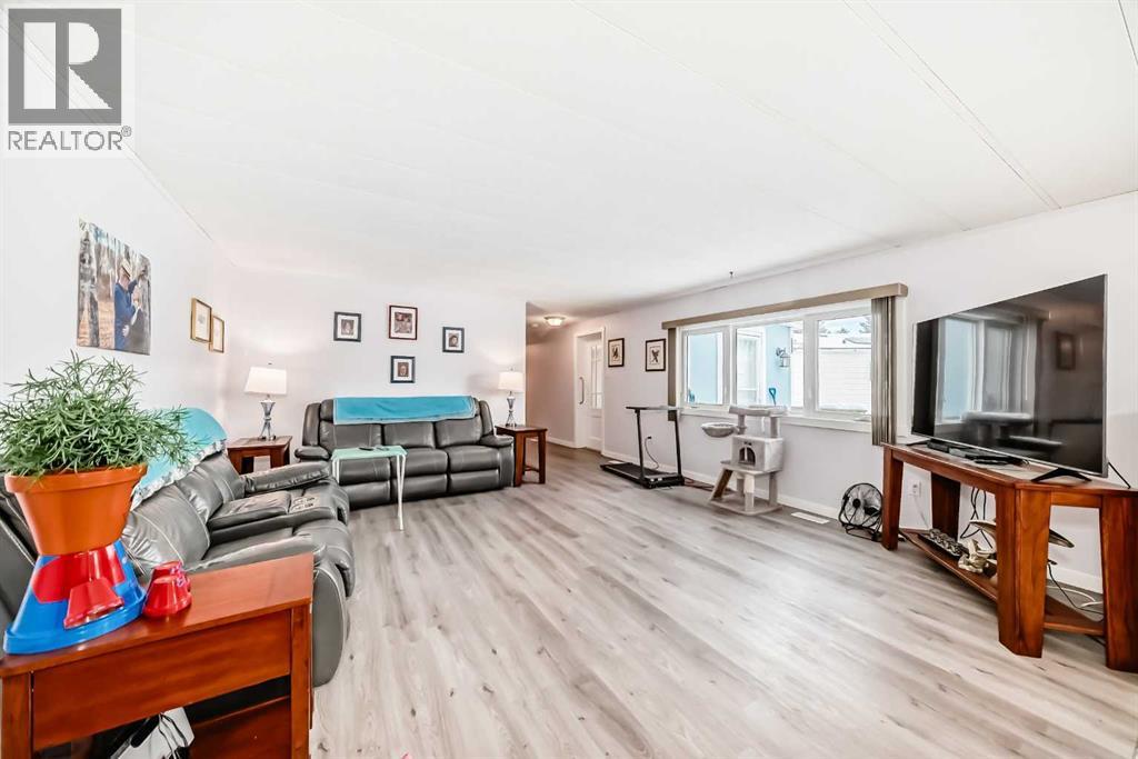 Single Family House Mobile Home for Sale in  Burroughs Place NE Monterey Park Calgary 