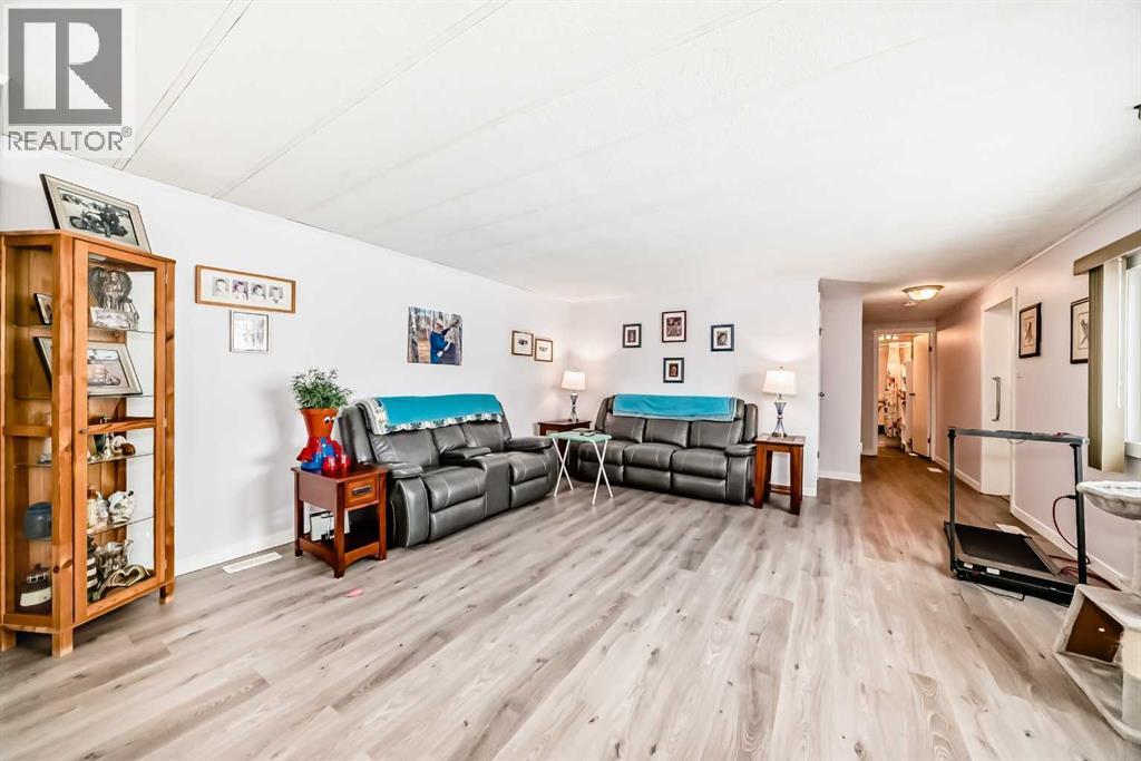 Single Family House Mobile Home for Sale in  Burroughs Place NE Monterey Park Calgary 