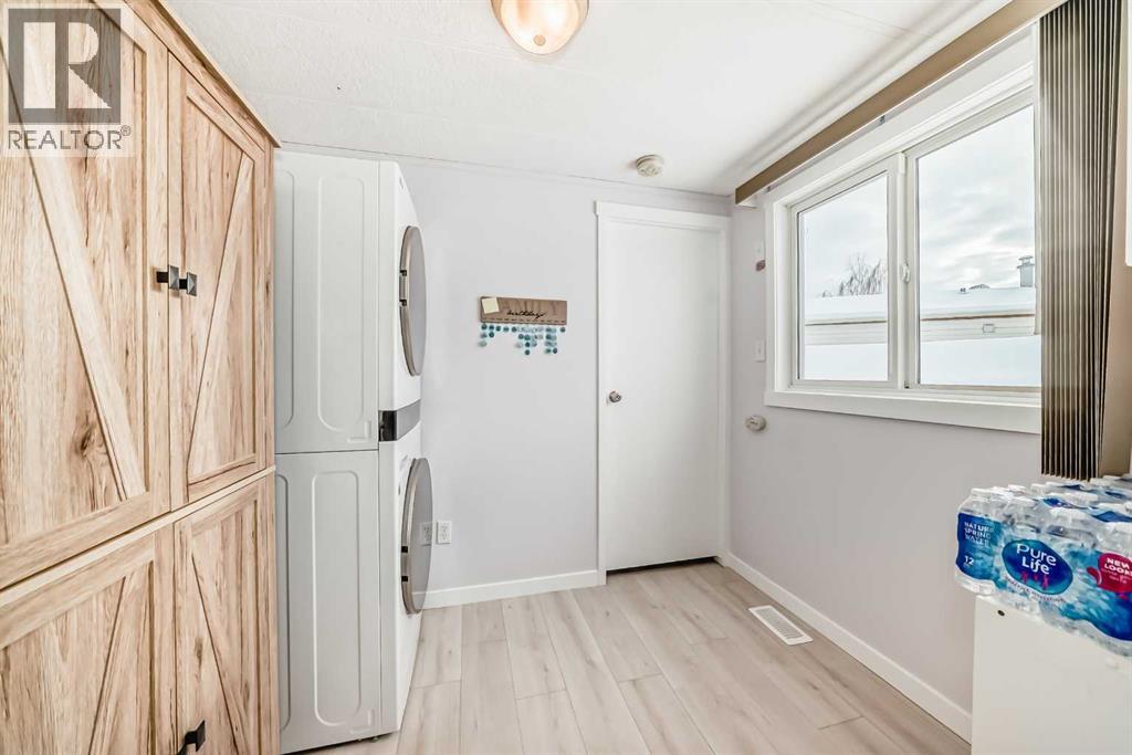 Single Family House Mobile Home for Sale in  Burroughs Place NE Monterey Park Calgary 