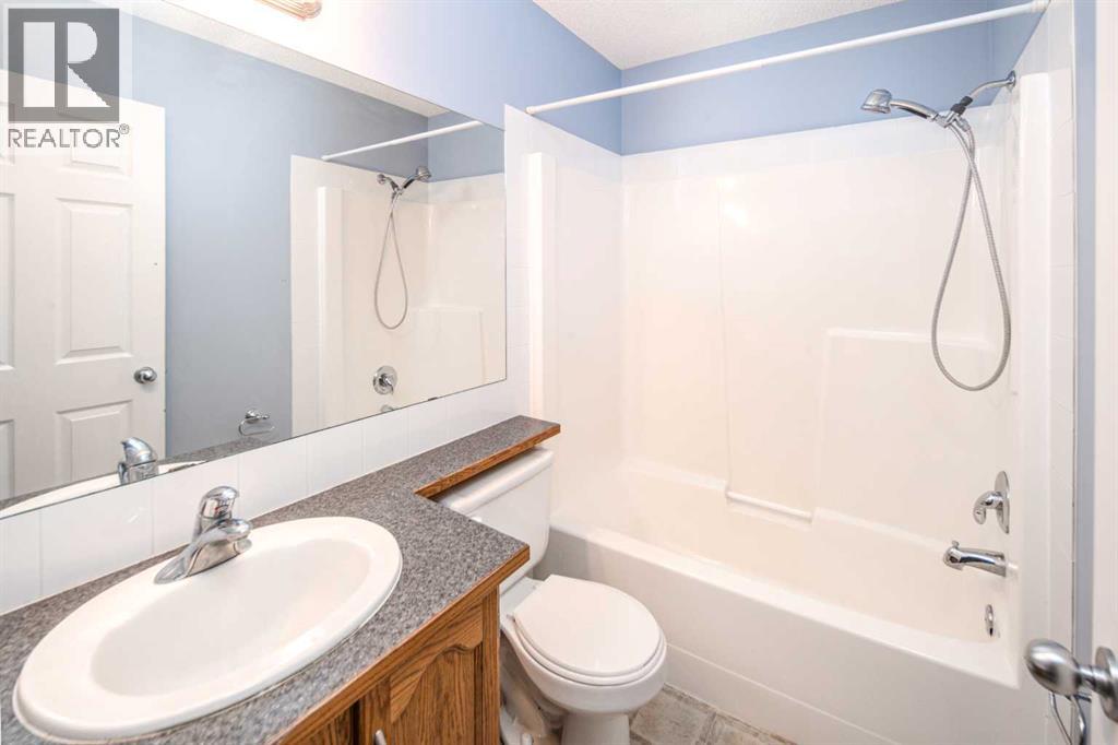 17 Hidden Creek Rise NW, Calgary, Alberta