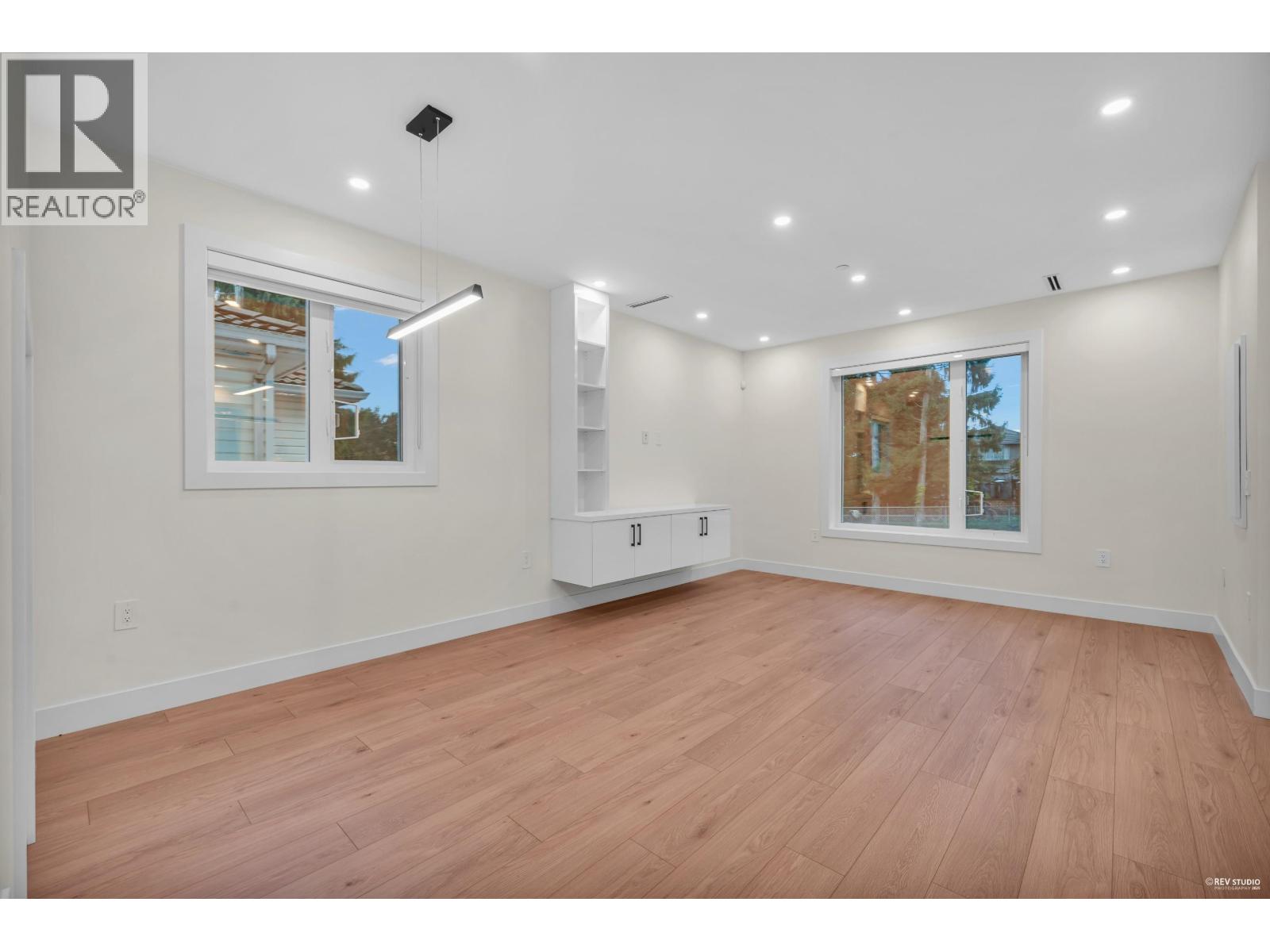 1 3090 VANNESS AVENUE, Vancouver