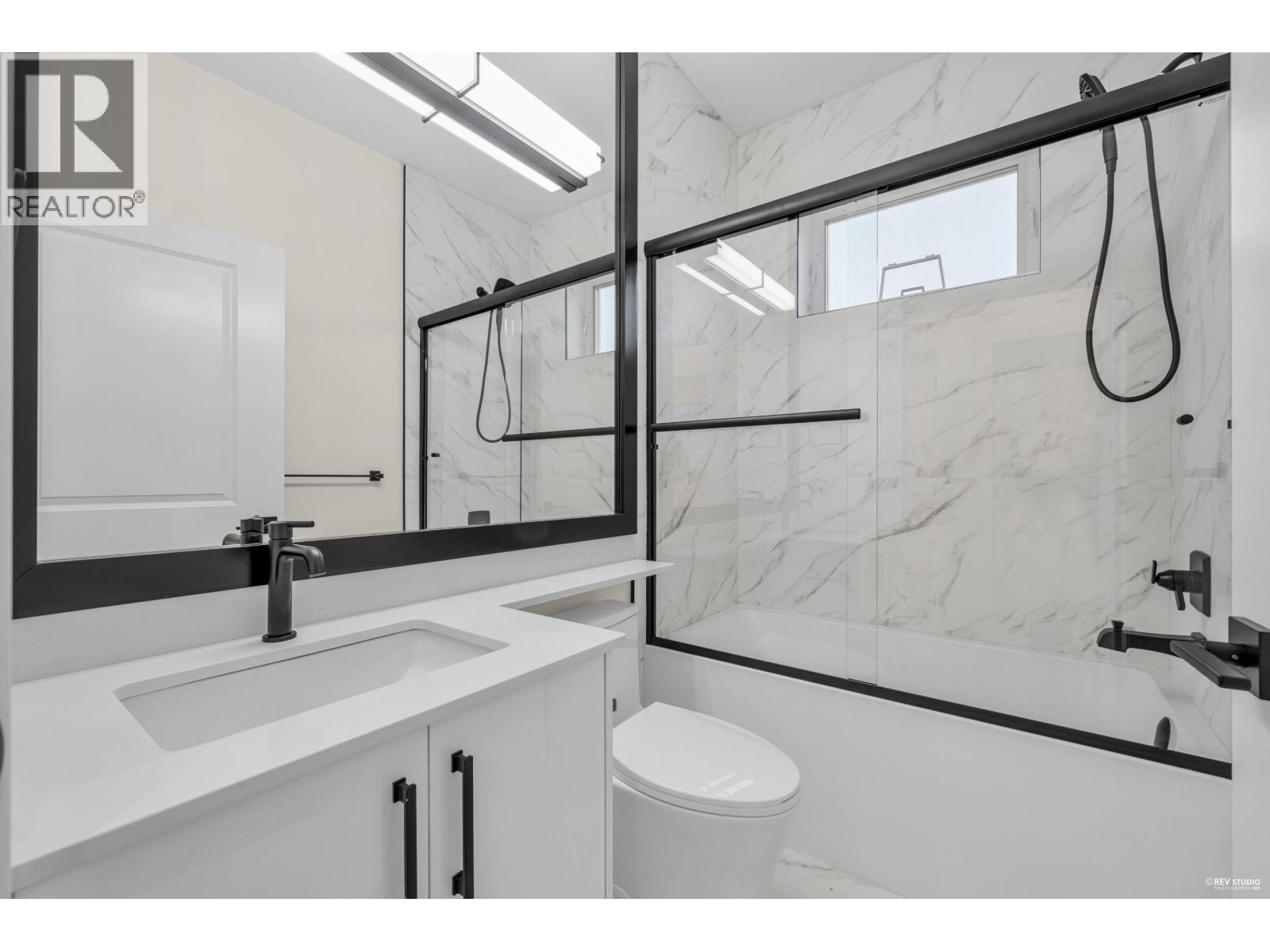 1 3090 VANNESS AVENUE, Vancouver