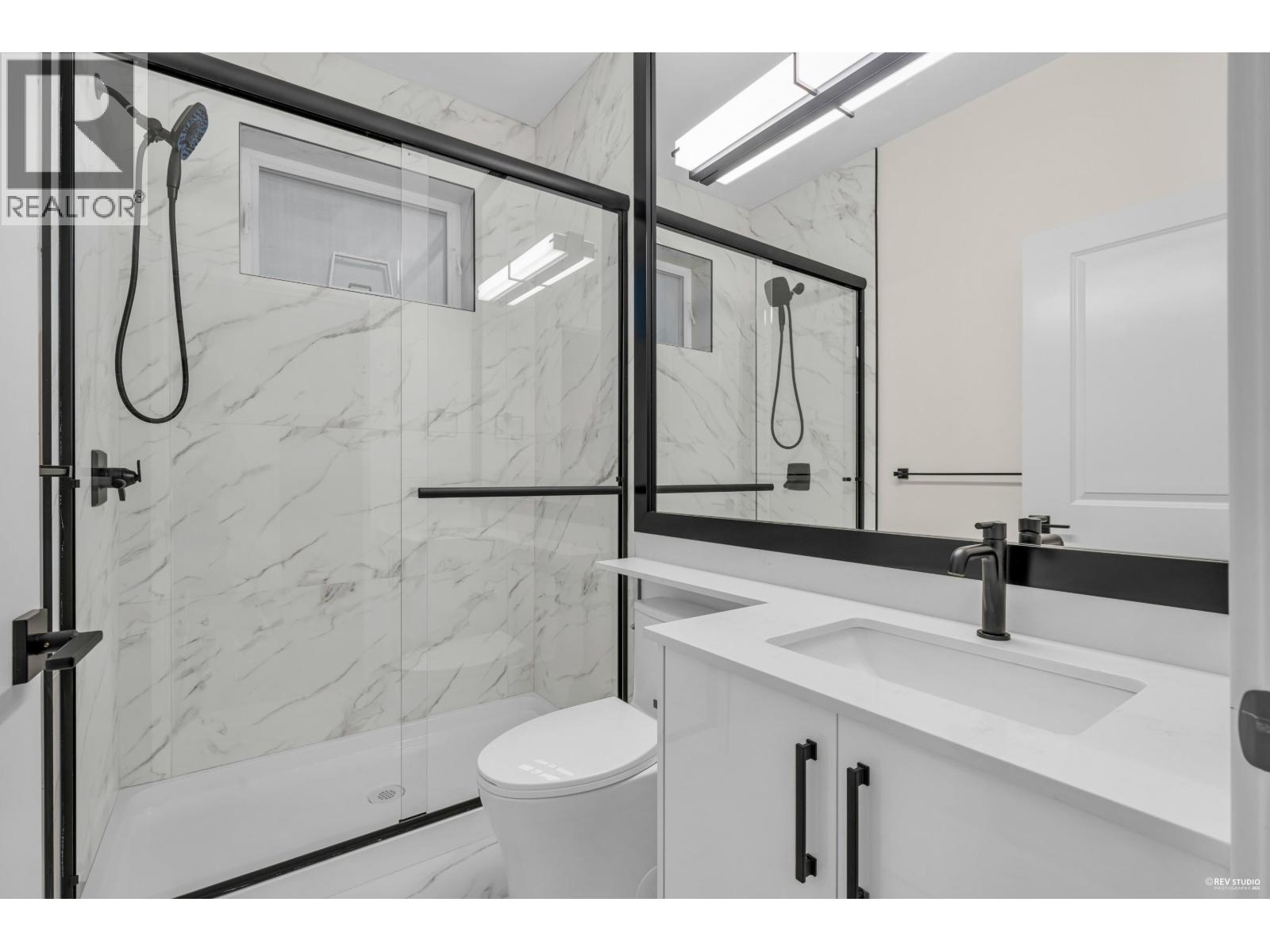 1 3090 VANNESS AVENUE, Vancouver