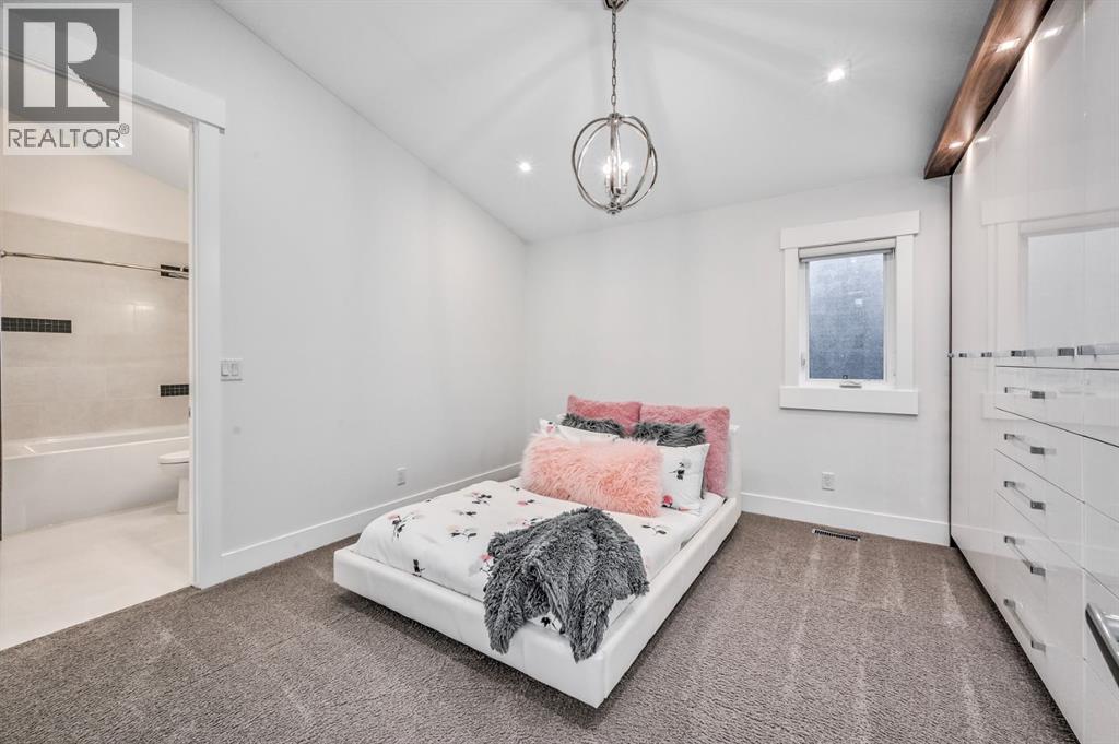 Single Family House for Sale in   Avenue NE Winston Heights/Mountview Calgary 