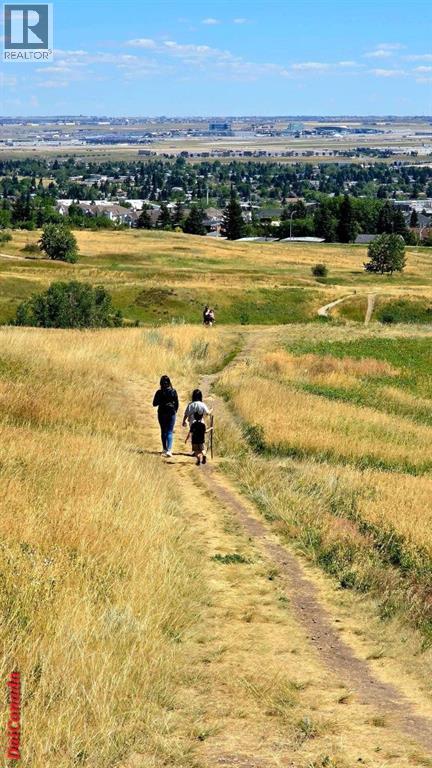 Single Family House for Sale in  Sandringham Place NW Sandstone Valley Calgary 