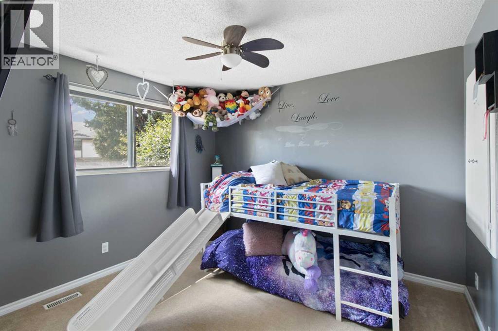 Single Family House 4 Level for Sale in  Templegreen Drive NE Temple Calgary 