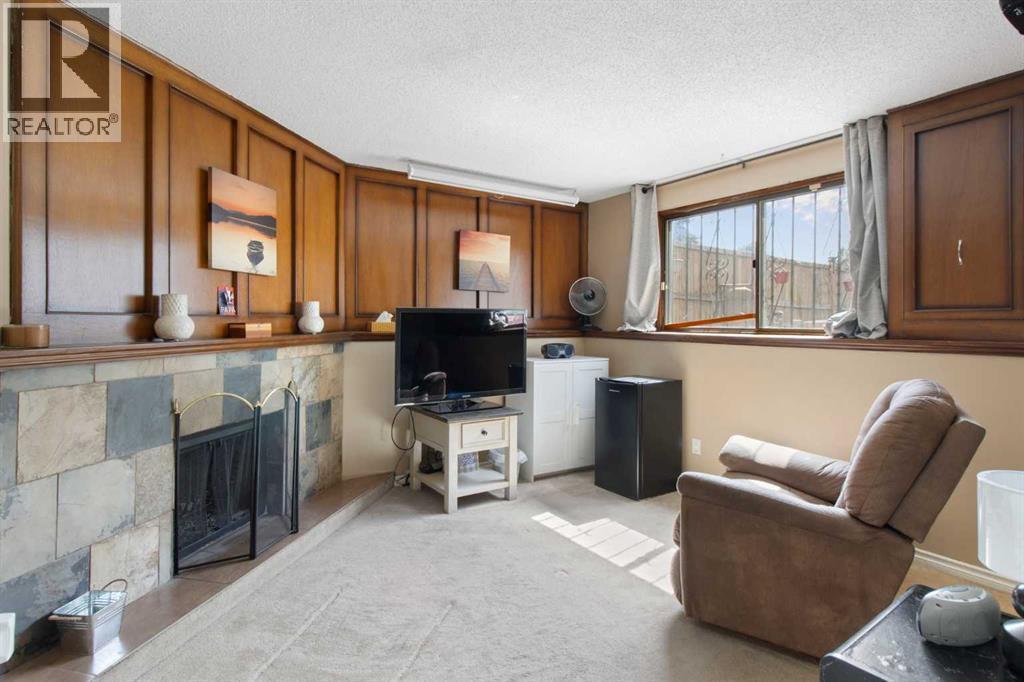 Single Family House 4 Level for Sale in  Templegreen Drive NE Temple Calgary 