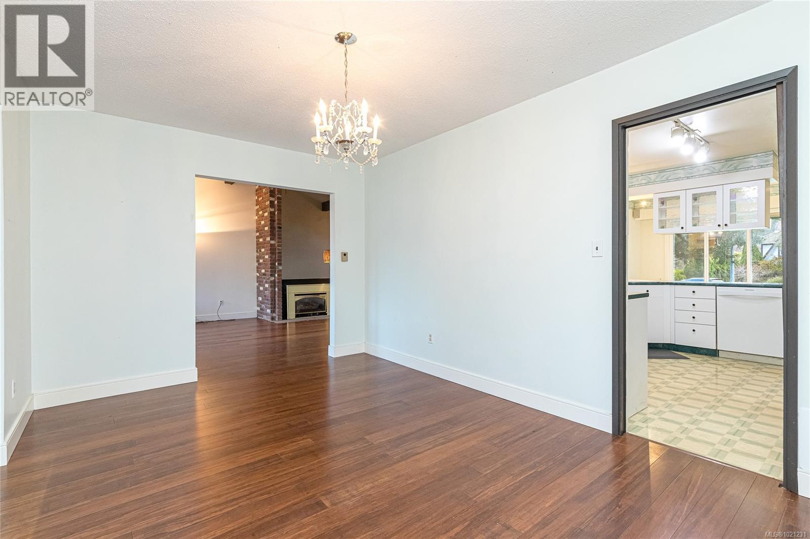  2020 Saltair Place, Saanich