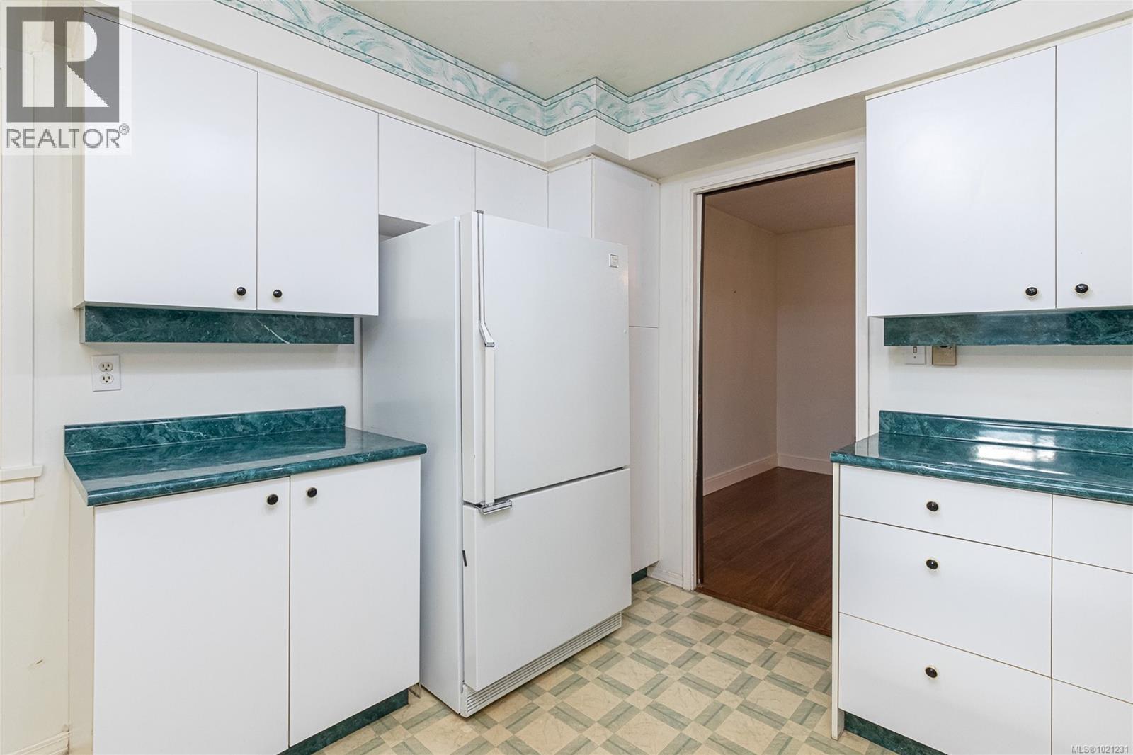  2020 Saltair Place, Saanich