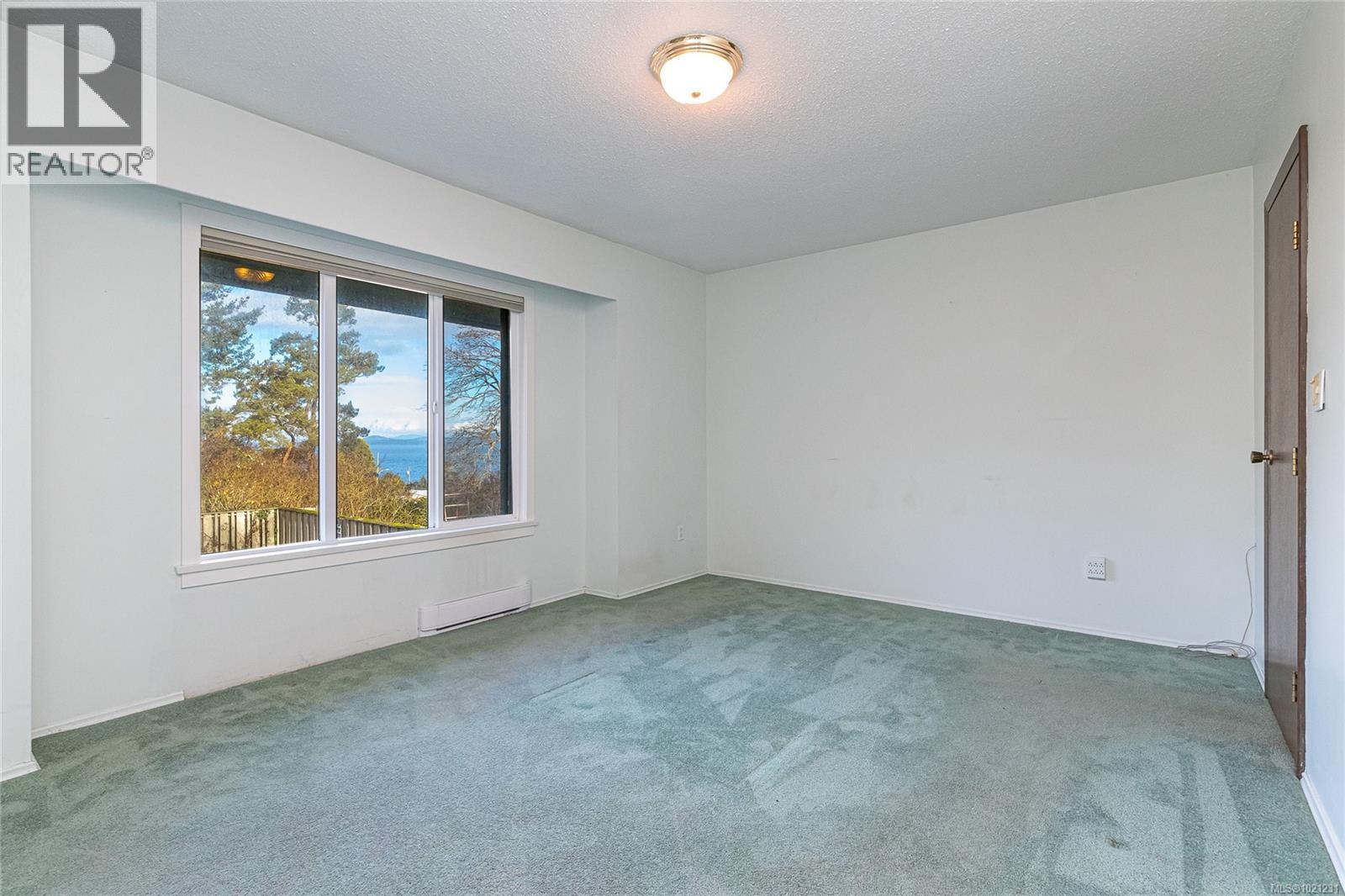  2020 Saltair Place, Saanich