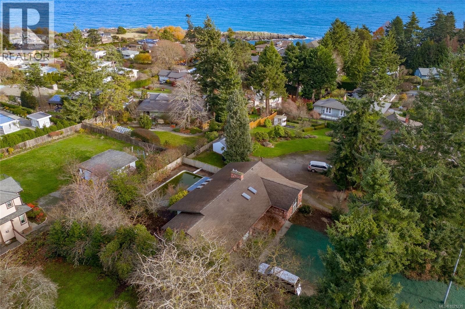  2020 Saltair Place, Saanich