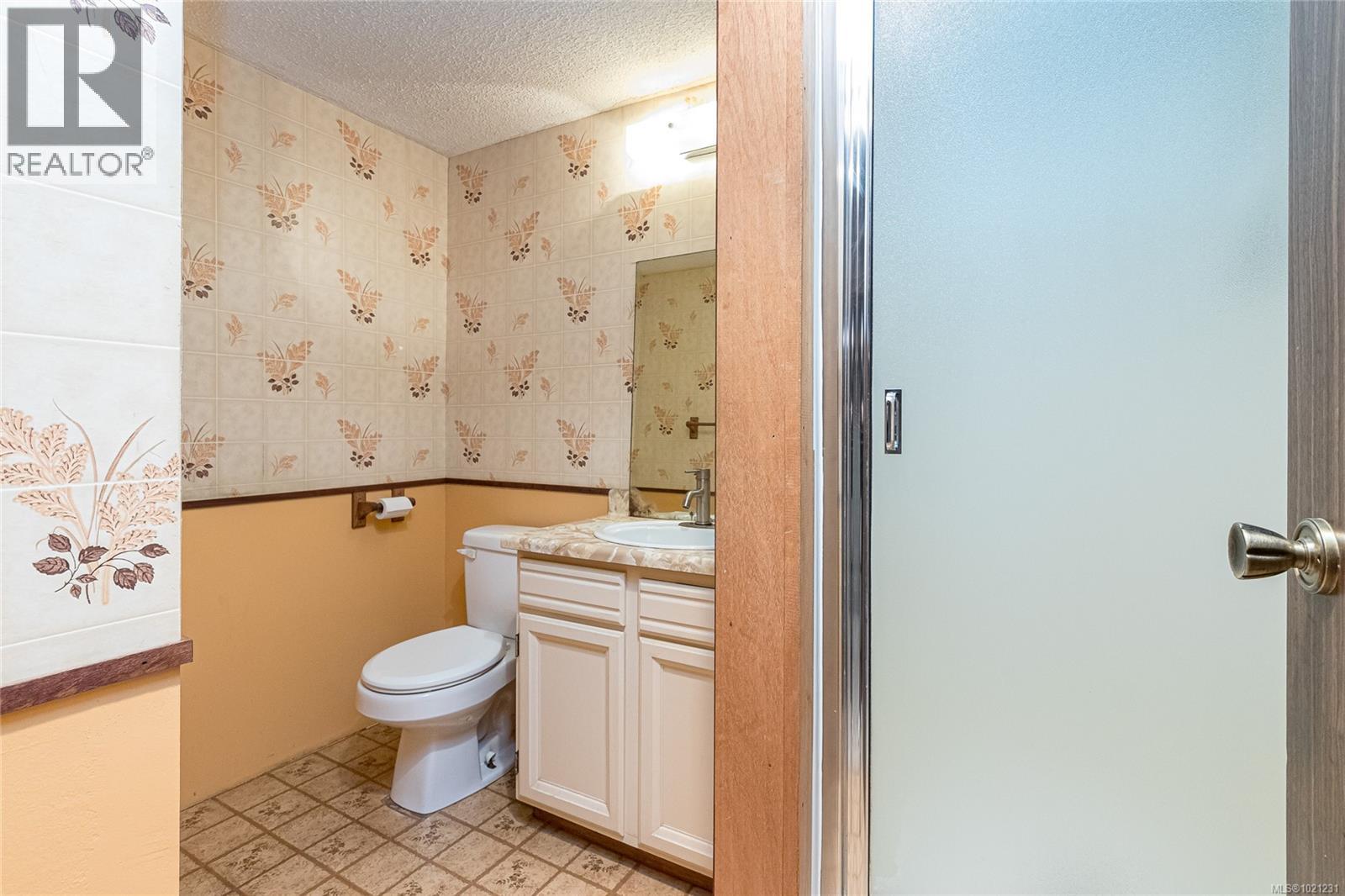  2020 Saltair Place, Saanich