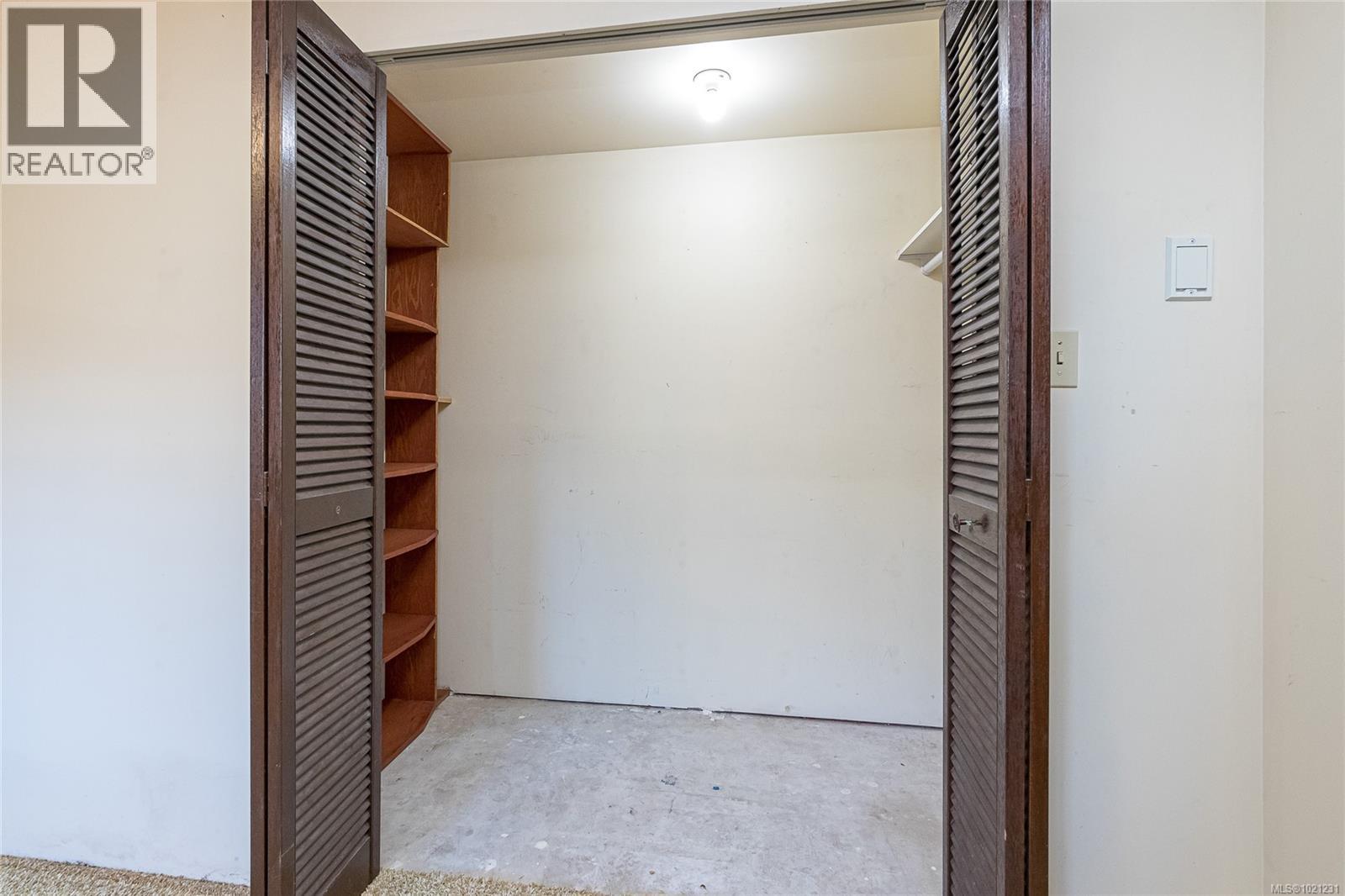  2020 Saltair Place, Saanich