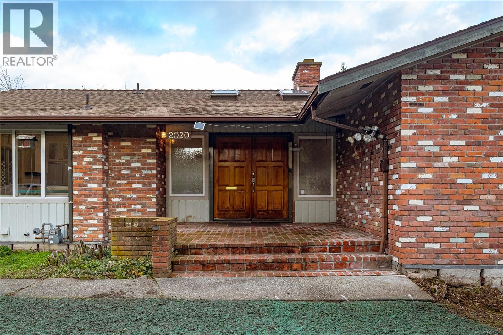  2020 Saltair Place, Saanich