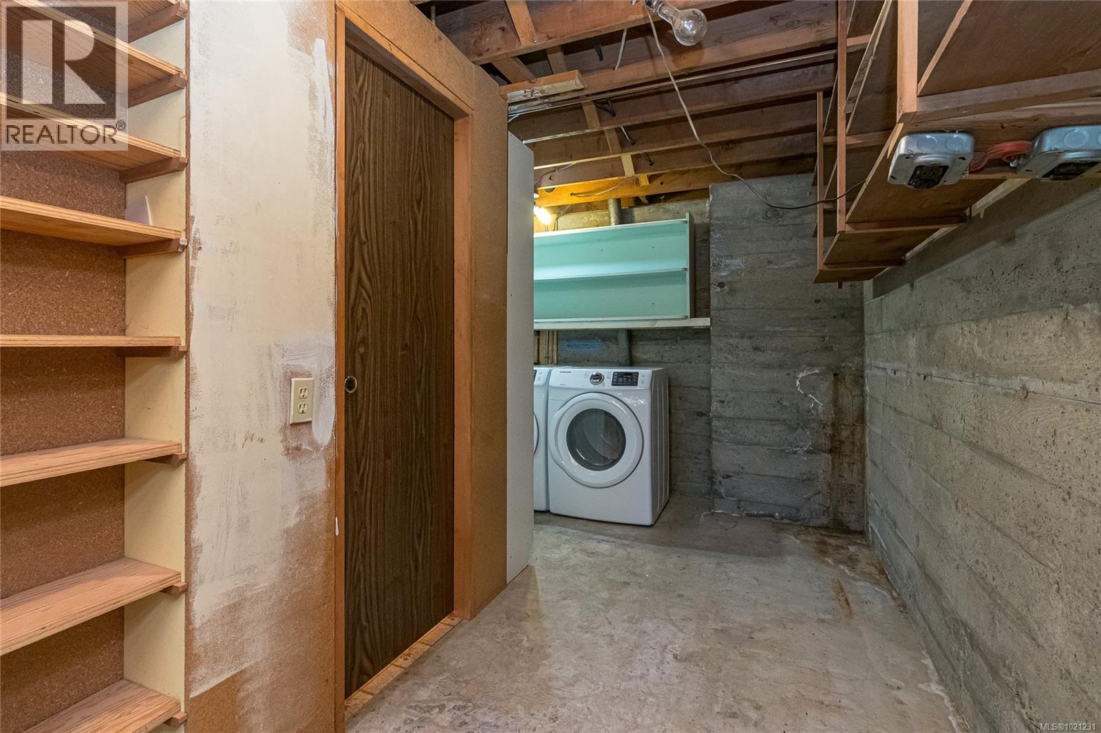  2020 Saltair Place, Saanich