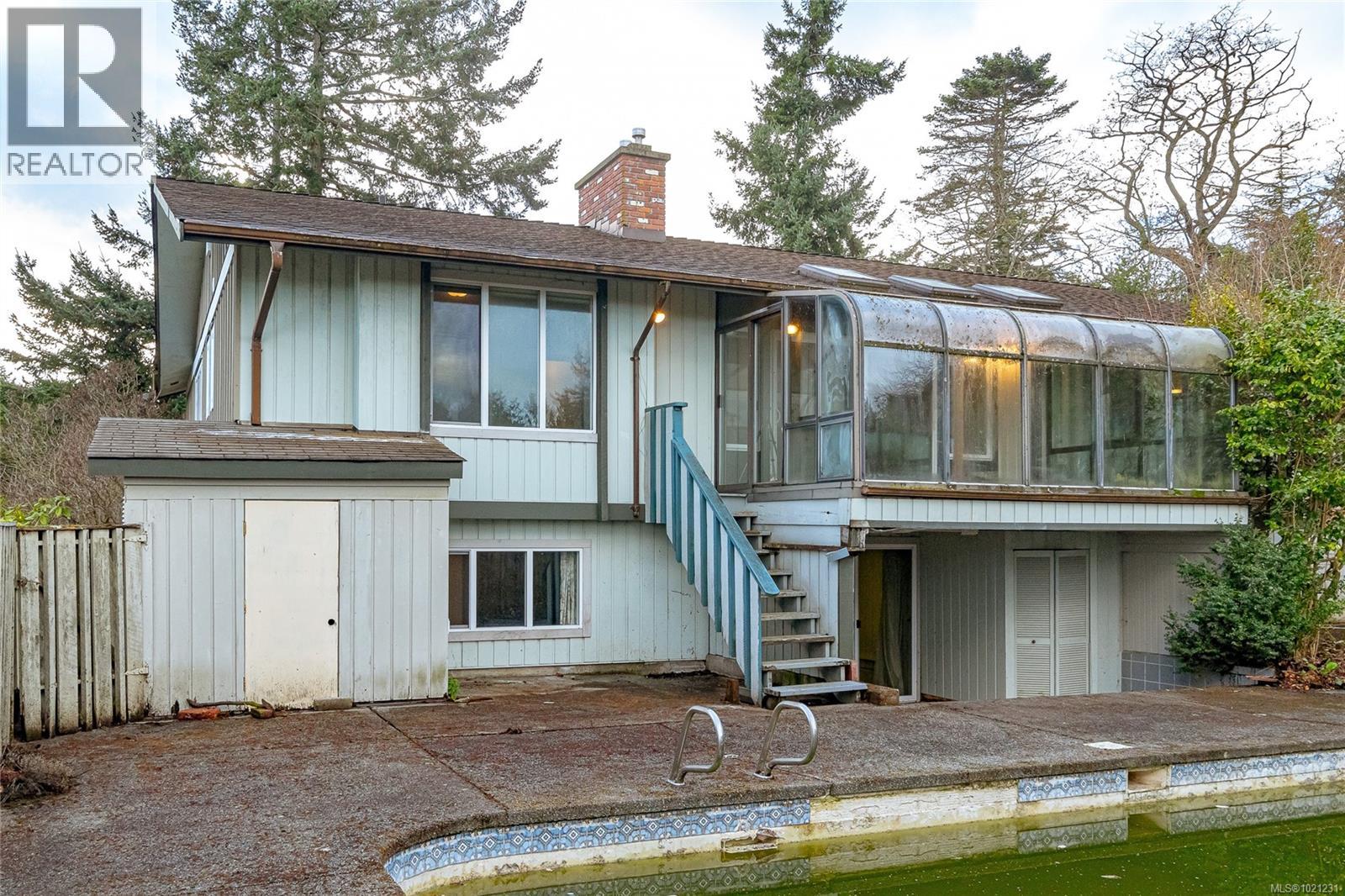  2020 Saltair Place, Saanich