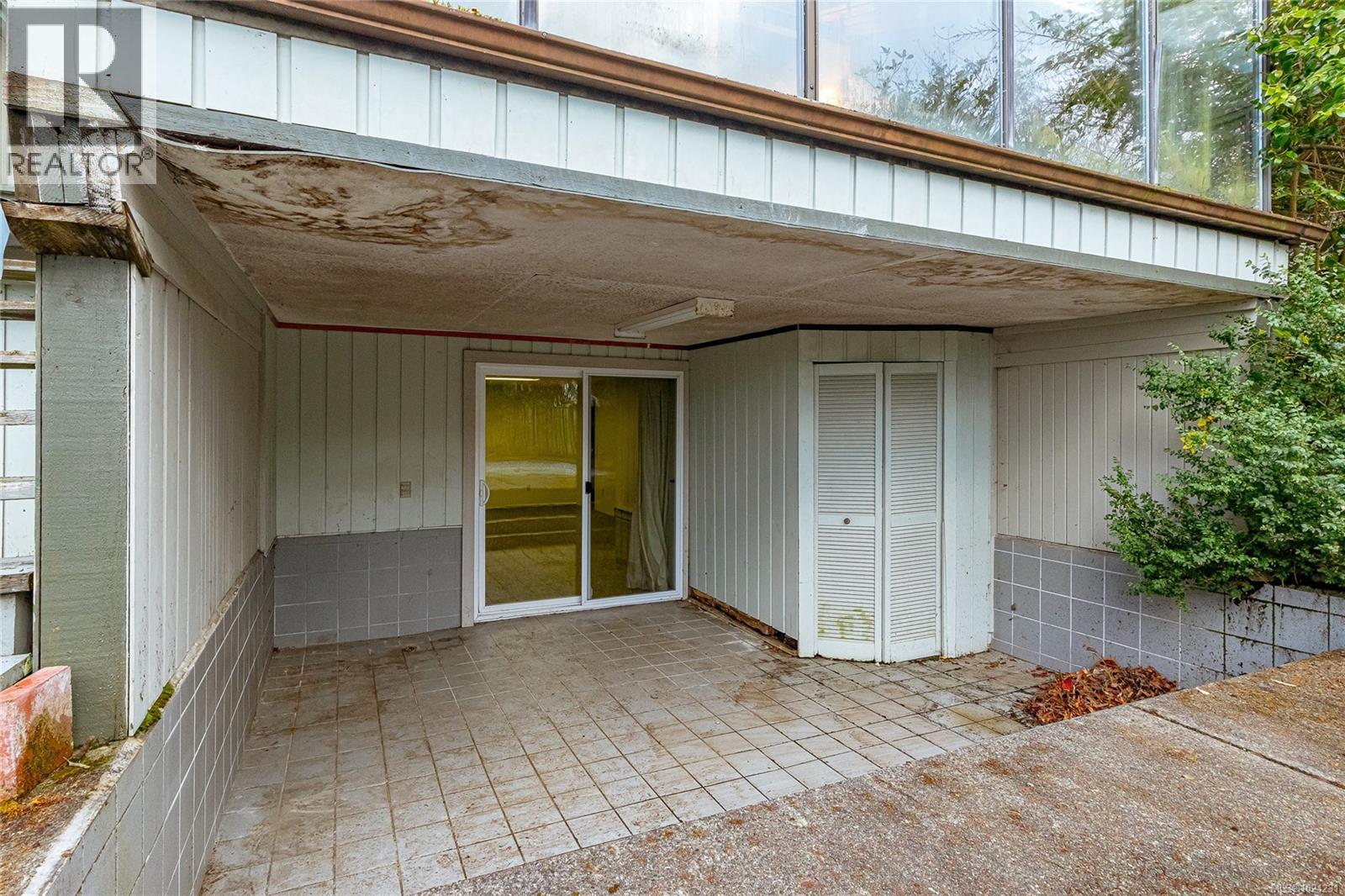  2020 Saltair Place, Saanich