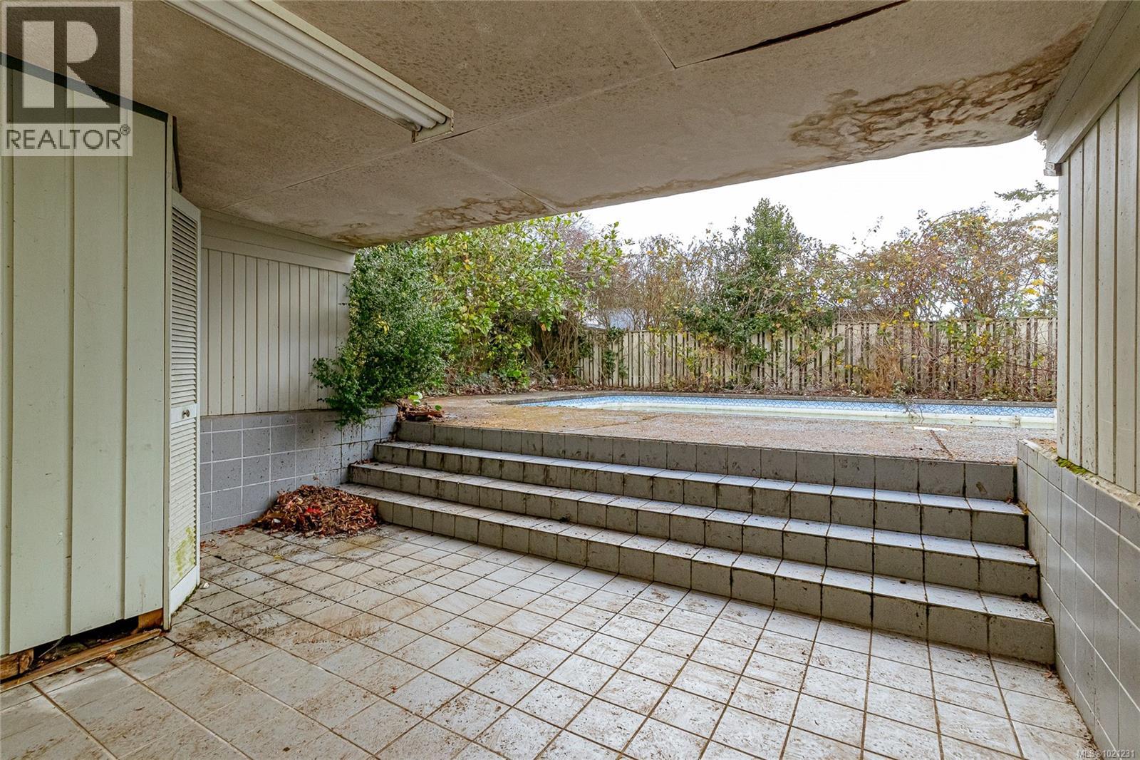  2020 Saltair Place, Saanich