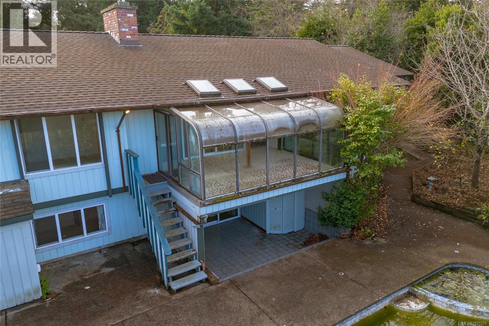  2020 Saltair Place, Saanich