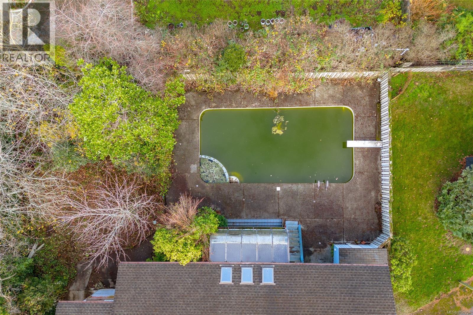  2020 Saltair Place, Saanich