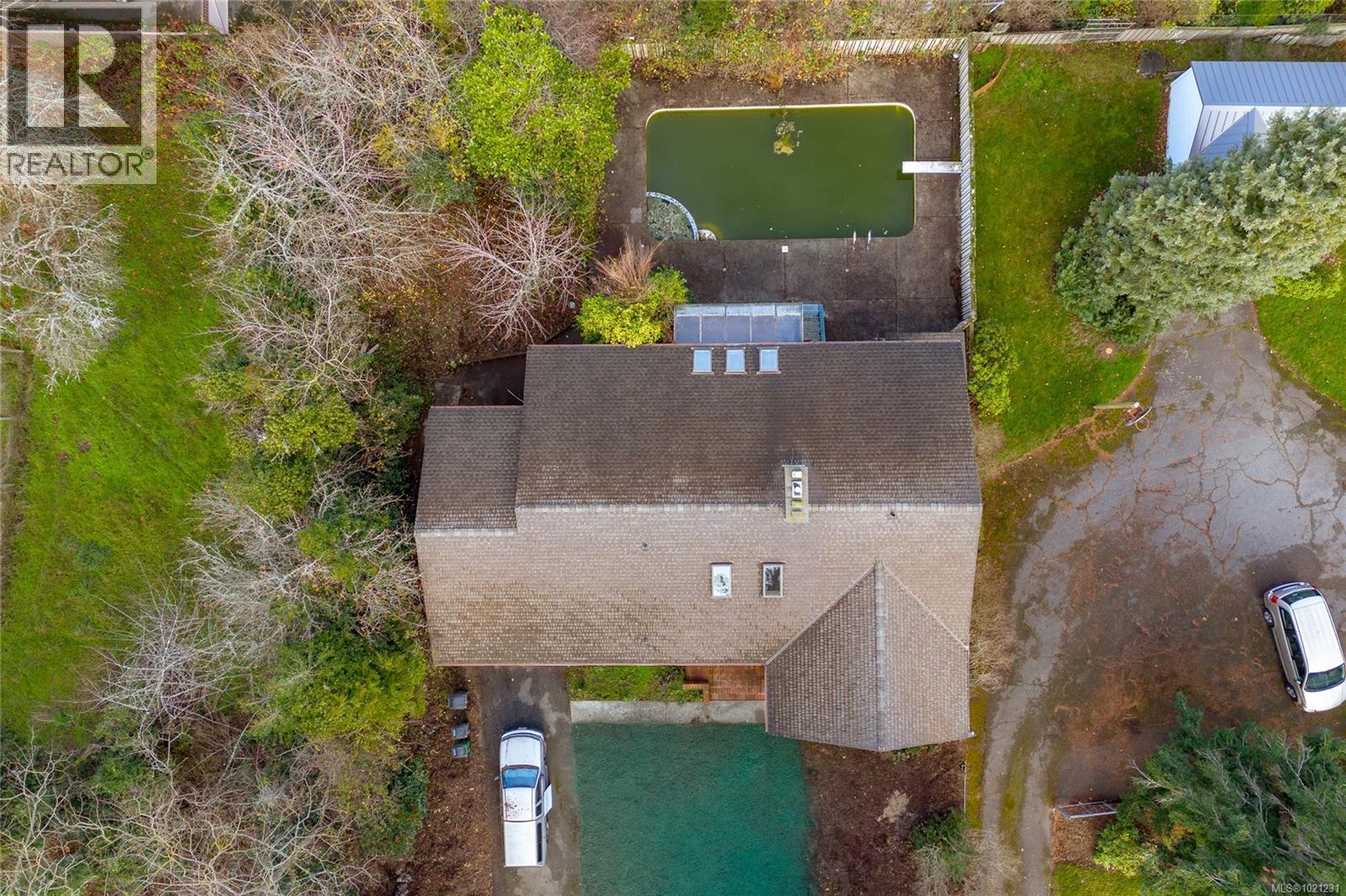  2020 Saltair Place, Saanich