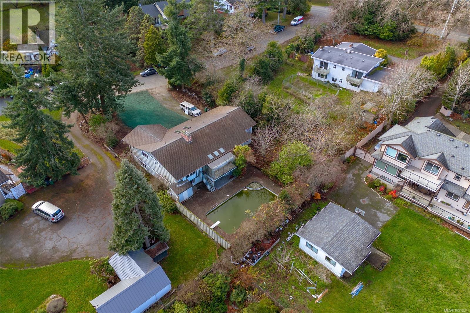  2020 Saltair Place, Saanich