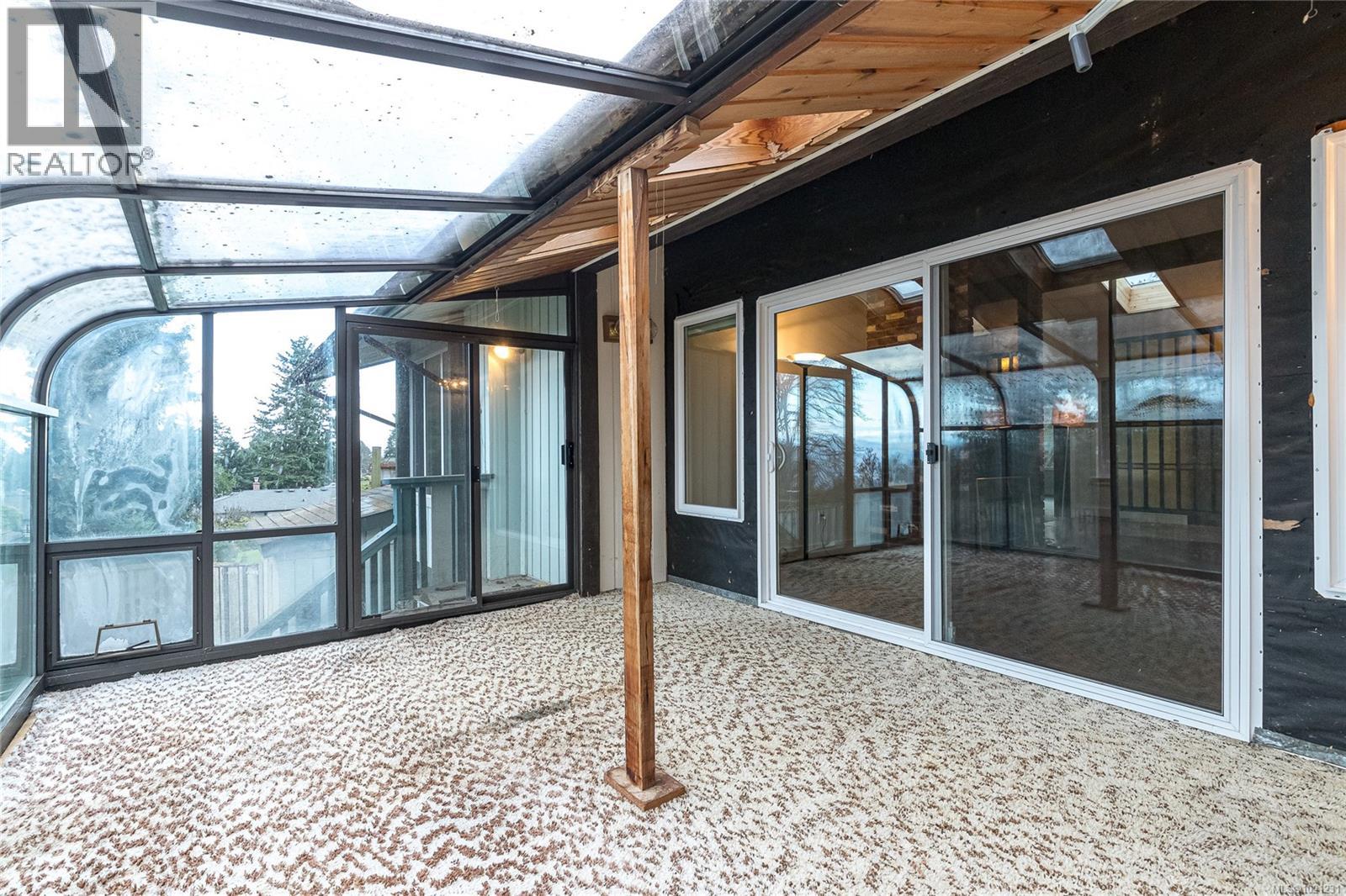  2020 Saltair Place, Saanich