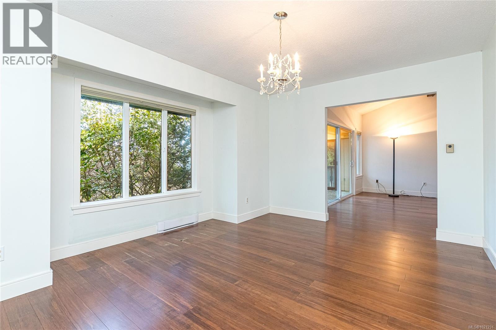  2020 Saltair Place, Saanich