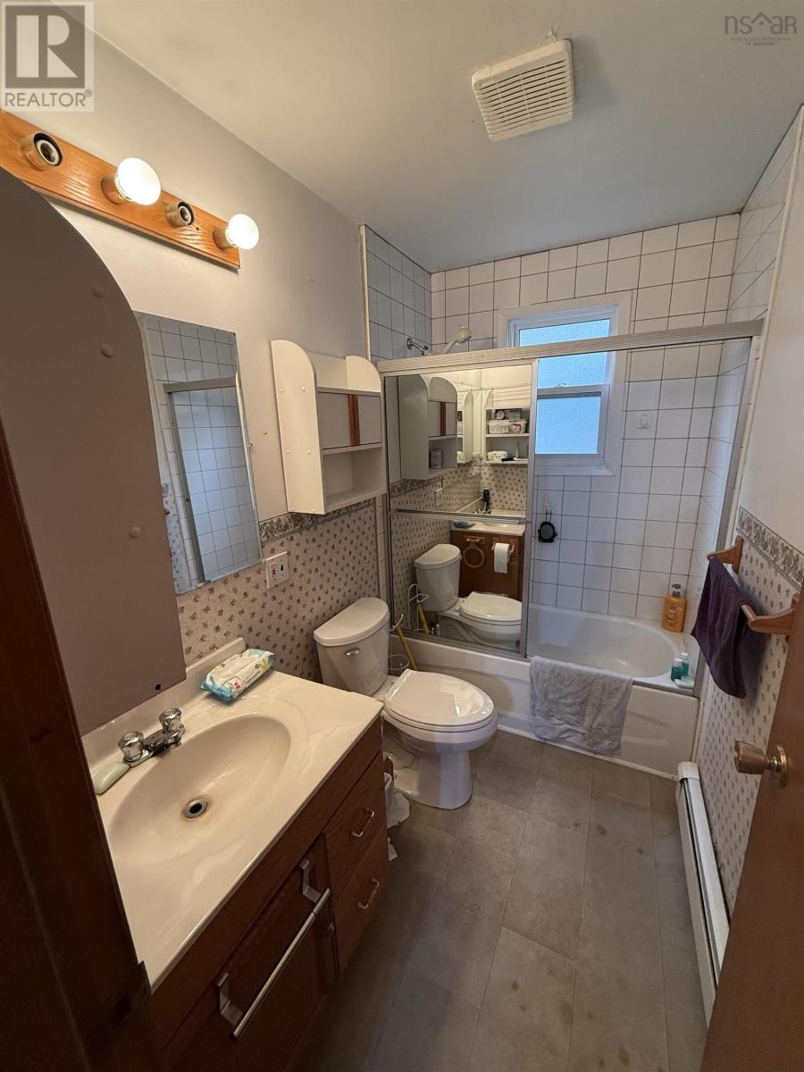 Property 4 of 44 of 130 Upper Mclean Street