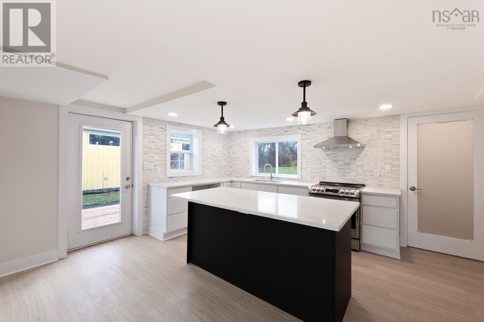 Property 13 of 49 of 14096 Highway 1