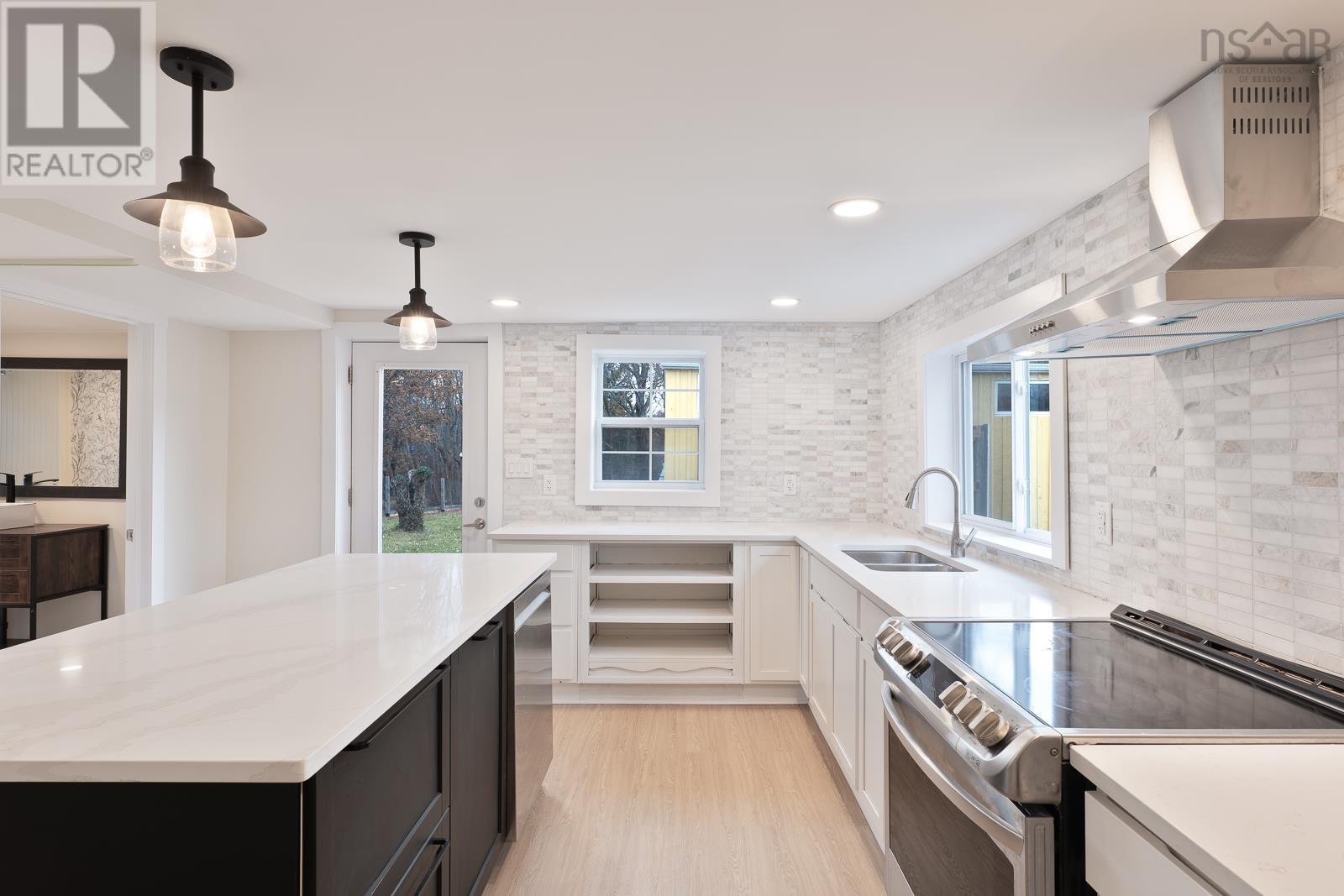 Property 14 of 49 of 14096 Highway 1