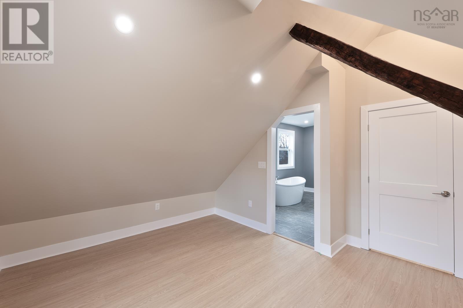 Property 31 of 49 of 14096 Highway 1