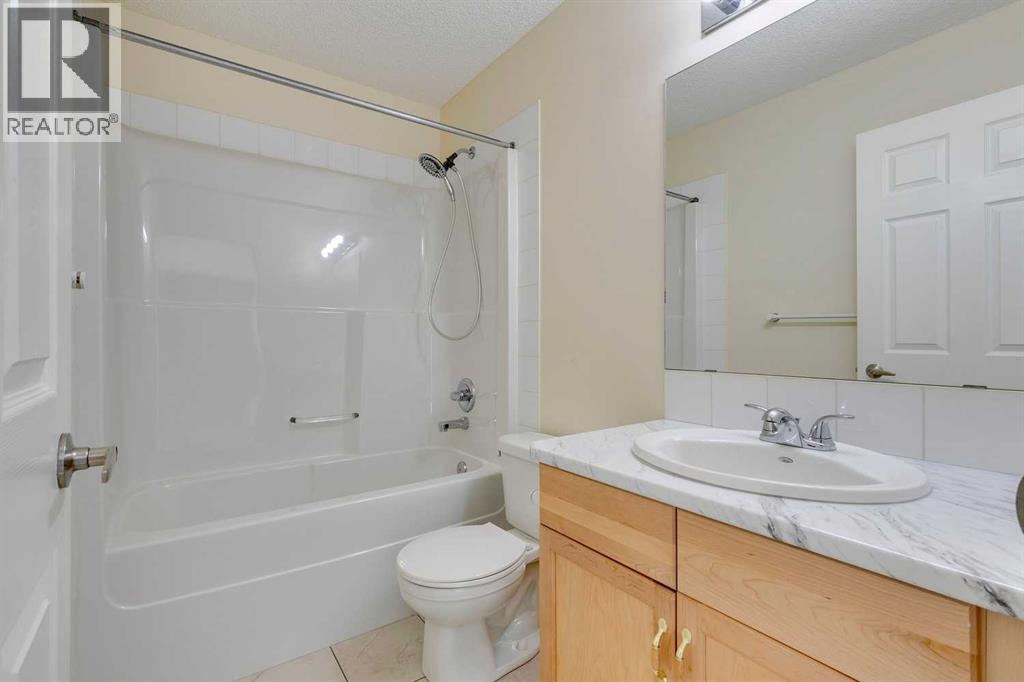 Single Family House for Sale in   Canyon Meadows Drive SE Queensland Calgary 