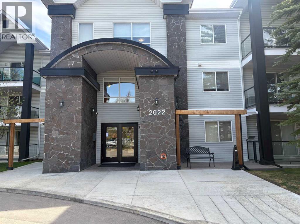 Single Family House for Sale in   Canyon Meadows Drive SE Queensland Calgary 