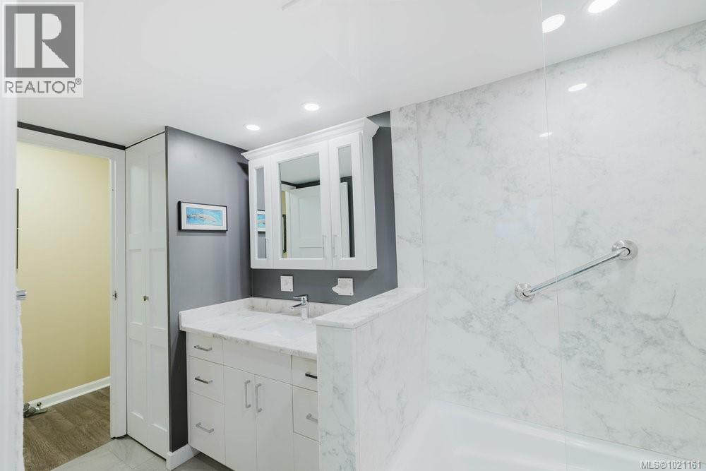 702 325 Maitland Street, Victoria