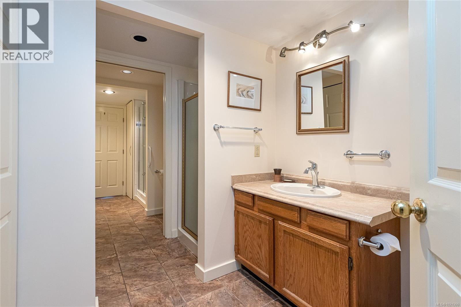 206 2119 Oak Bay Avenue, Oak Bay