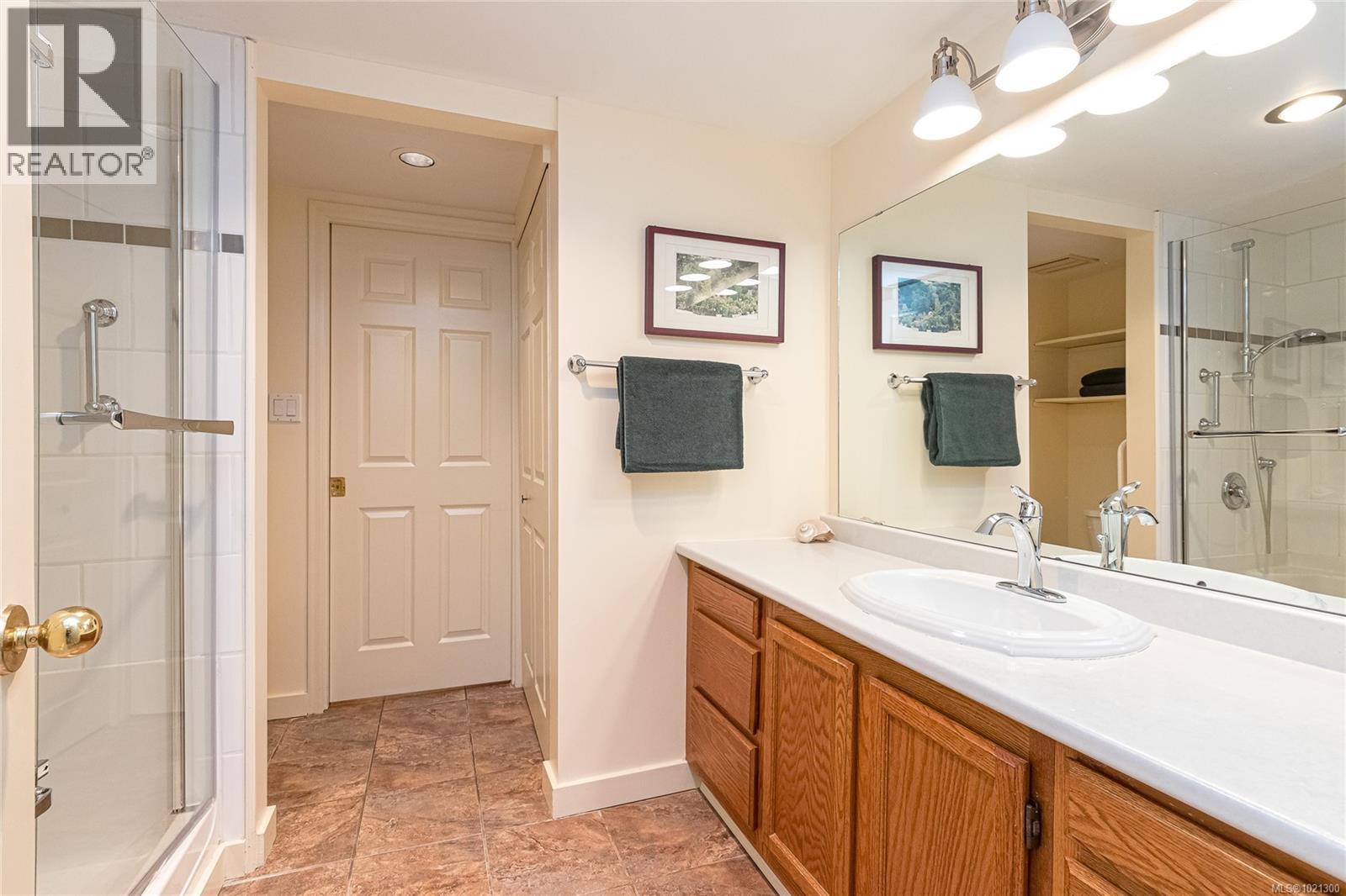 206 2119 Oak Bay Avenue, Oak Bay