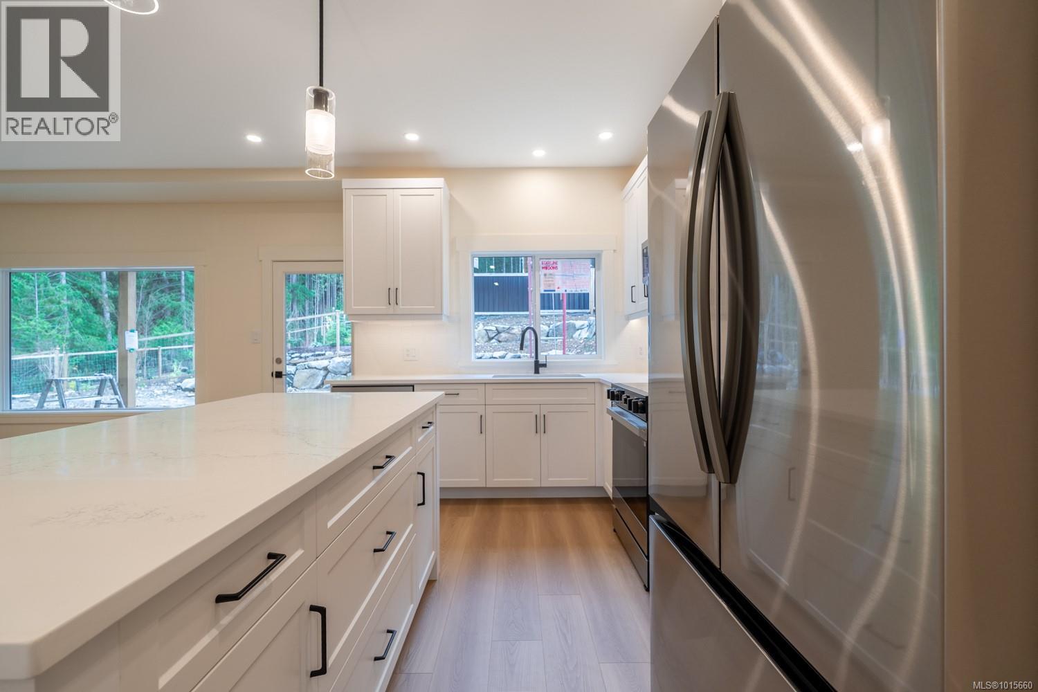 668 Sanderson Rd, Ladysmith