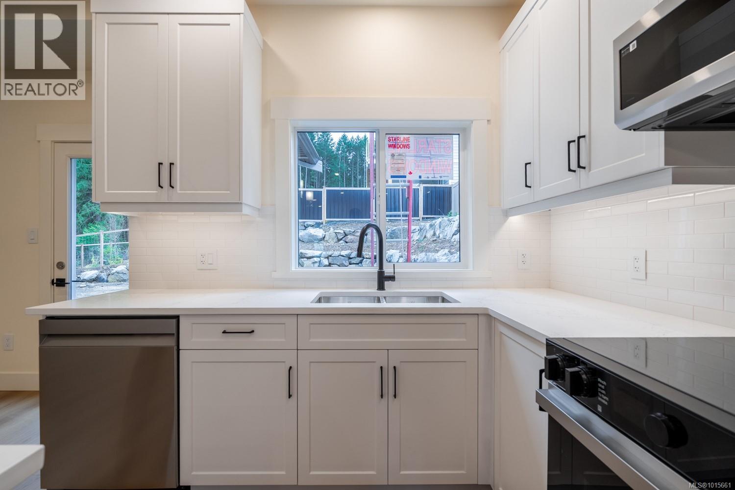 672 Sanderson Rd, Ladysmith